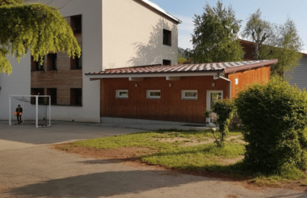 Des parents d’élèves mettent une salle de classe en vente sur Leboncoin, la raison est touchante