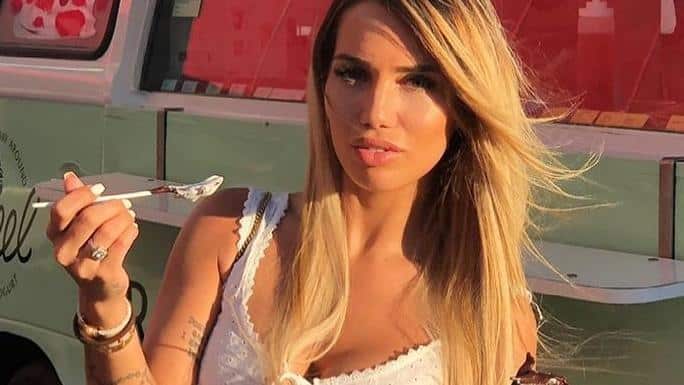 Clashée sur son physique, Manon Marsault affiche une internaute