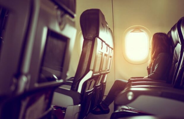 Un passager est resté debout pendant 6h de vol pour laisser sa femme dormir