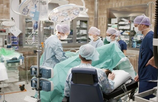 salle-accouchement-corps-medical