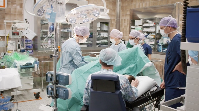 salle-accouchement-corps-medical