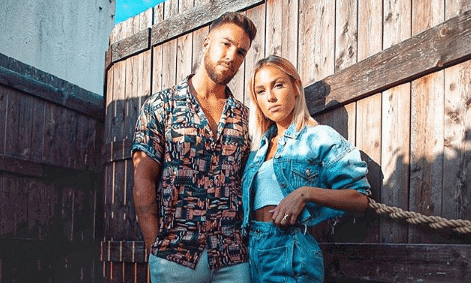 Charlène (Secret Story 11) annonce être enceinte de Benoît et montre son baby bump