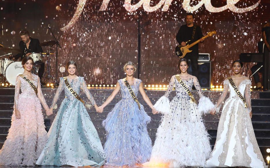 Miss France 2020 : une candidate victime d'un malaise sur scène a dû être transférée sur un fauteuil roulant