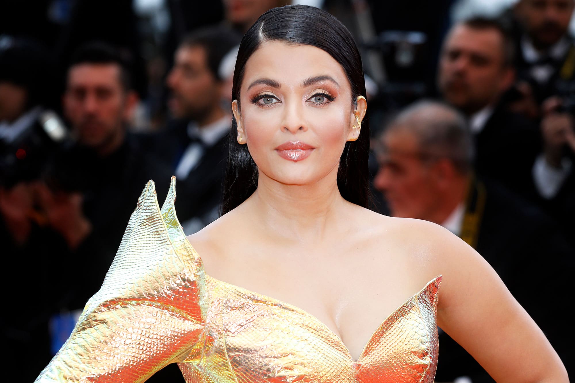 Aishwarya Rai : le mari de l’actrice confirme qu’elle a contracté le Coronavirus et est en ce moment en quarantaine