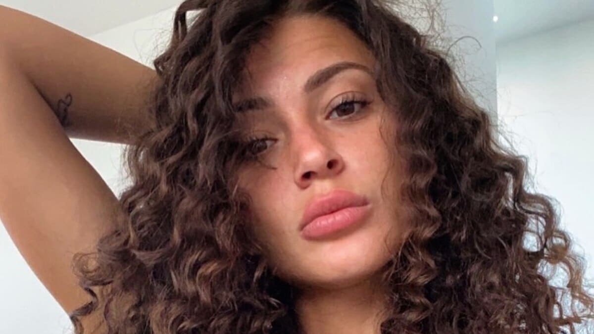 Alix : elle pousse un nouveau coup de gueule contre la police et témoigne son soutien aux sans abris