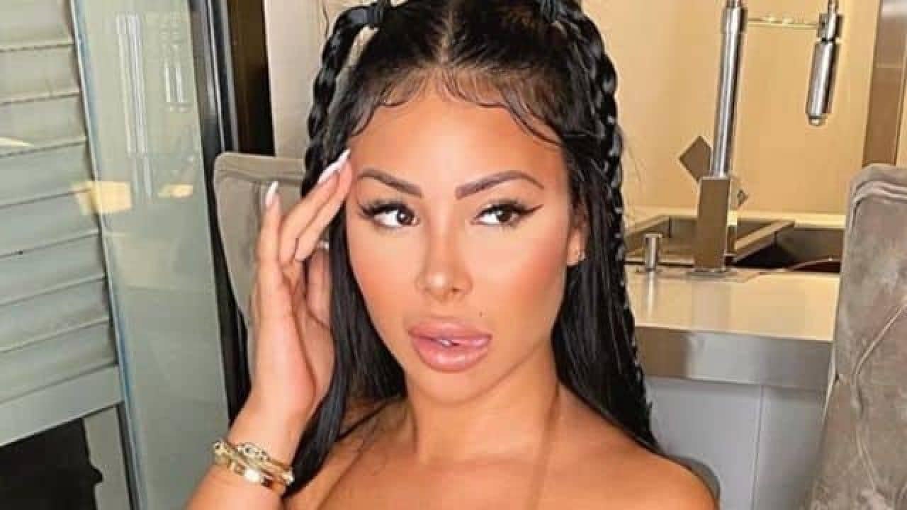 Maeva Ghennam : elle rate son vol et se confie sur son voyage à Dubaï