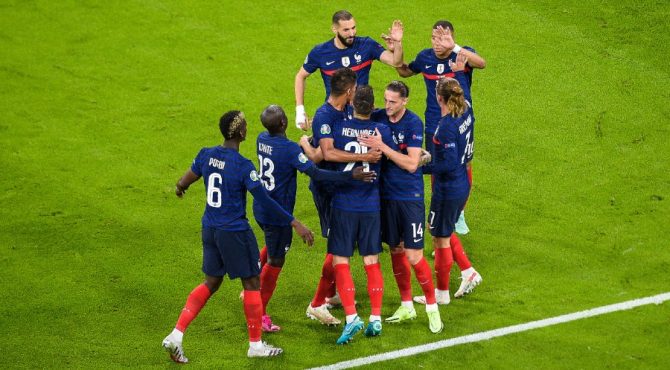 Euro 2021 : pourquoi les Bleus n'ont finalement pas posé un genou à terre avant le coup d'envoi du match