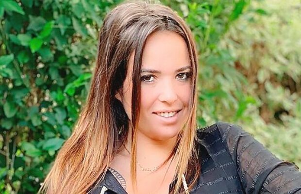 Kelly Hellard propose un concours à ses fans et reçoit beaucoup de moqueries