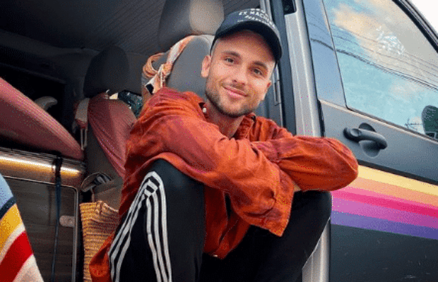 Bastos : il vient de sortir son premier son et invite ses abonnés à participer au clip
