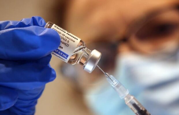 Covid-19 : vers une 3ème dose de vaccin généralisée en France, à quoi peut-on s’attendre ?