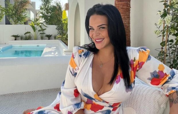 Sarah Fraisou : à bout, elle justifie enfin pourquoi elle ne porte pas son alliance, regardez ! Sarah Fraisou : énervée, elle explique pourquoi elle ne porte pas son alliance