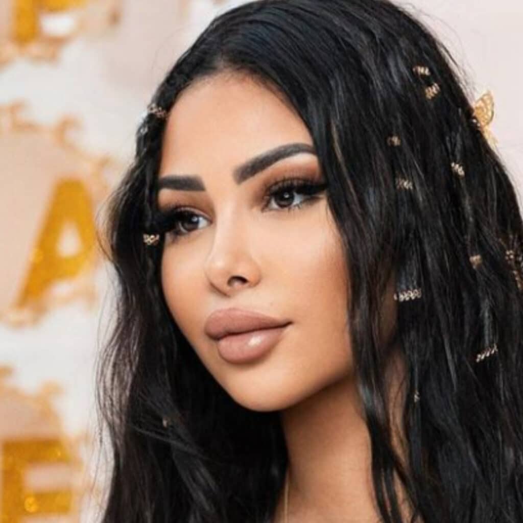 Maeva Ghennam : effrayée, une abonnée s'introduit chez elle