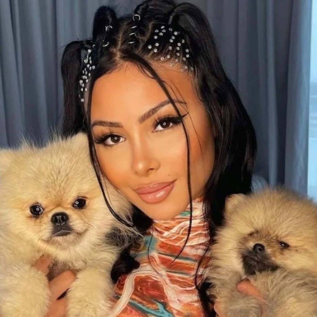 Maeva Ghennam : accusée de maltraitance envers ses chiens, les internautes lui tombent dessus