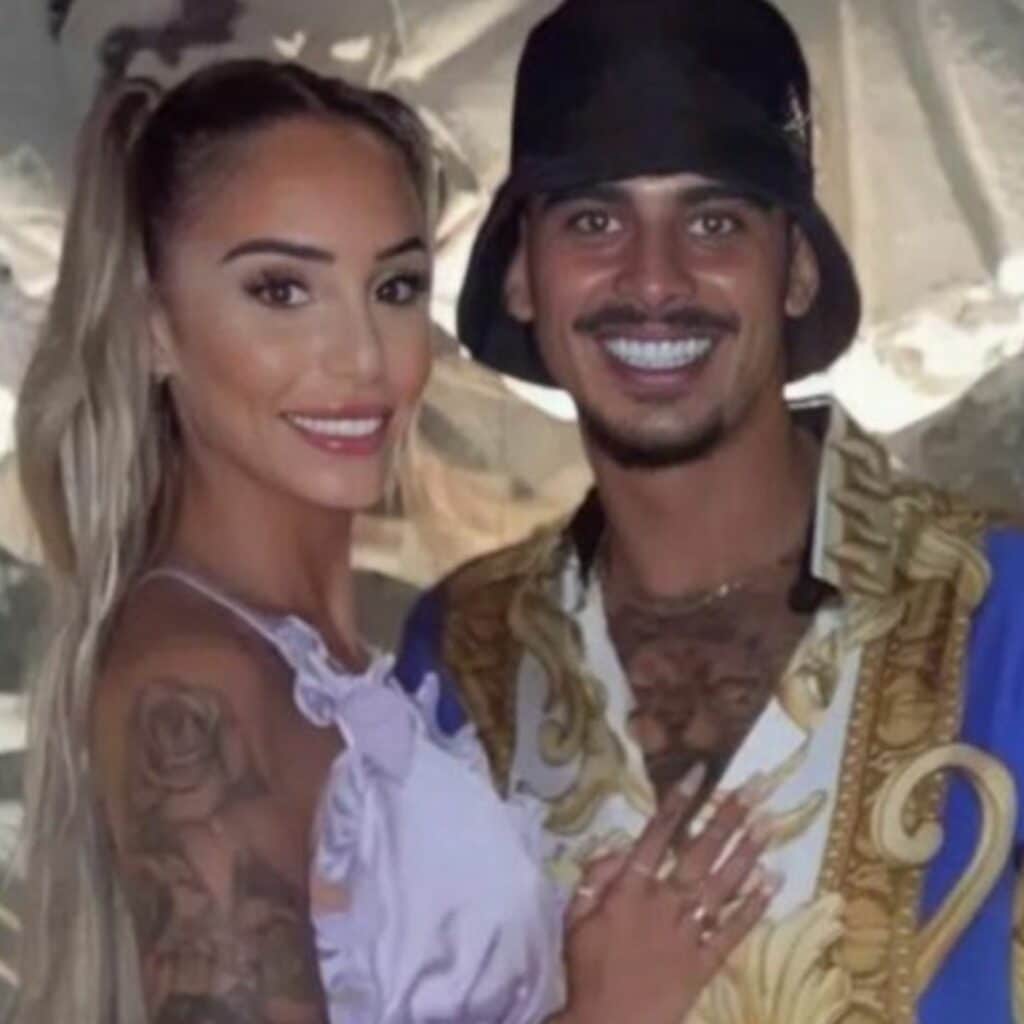 Greg Yega : de nouveau en couple après son rapprochement avec Mélanie ORL ? Les internautes en sont certains