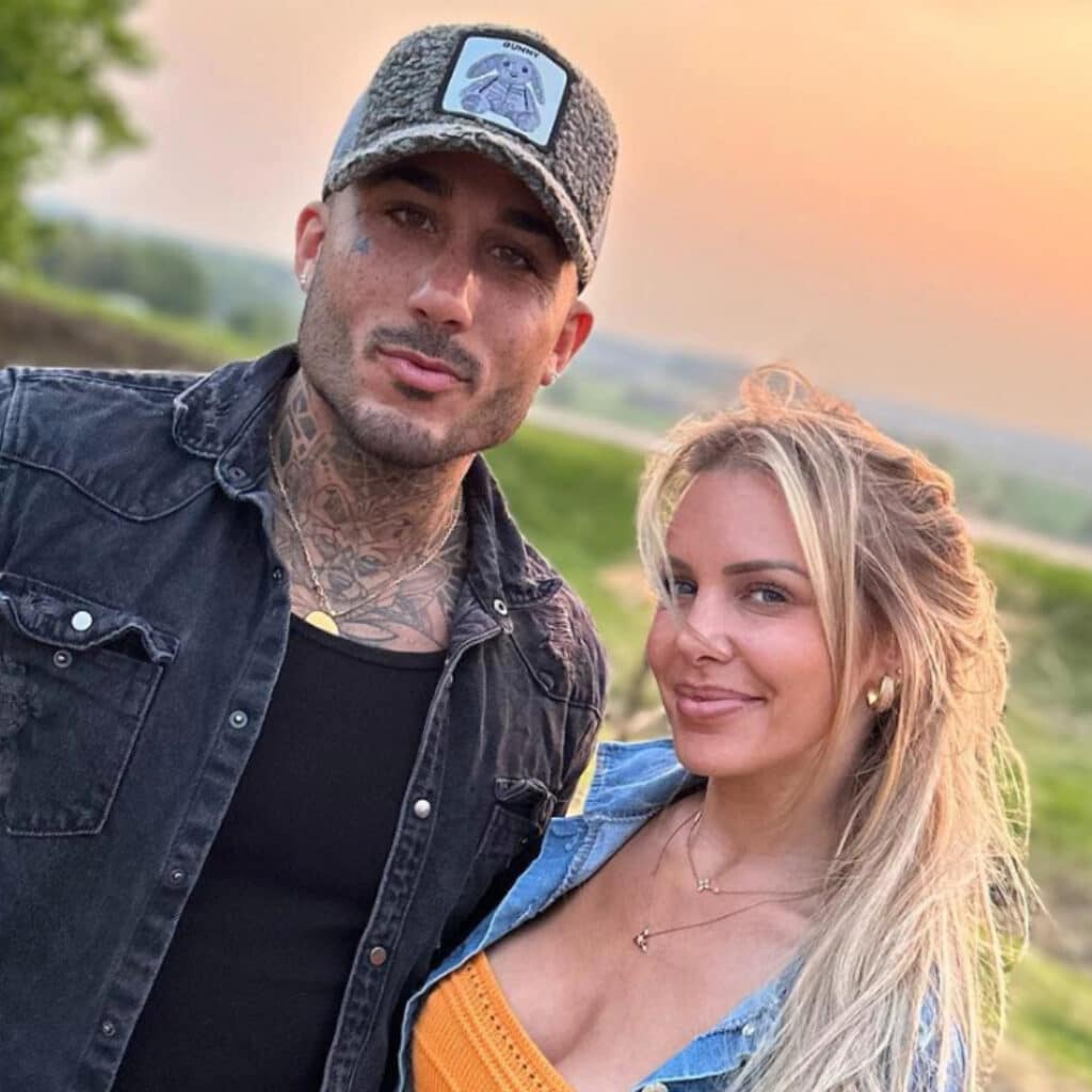 Adixia et Vivian : ridicules et irrespectueux dans un lieu historique ?