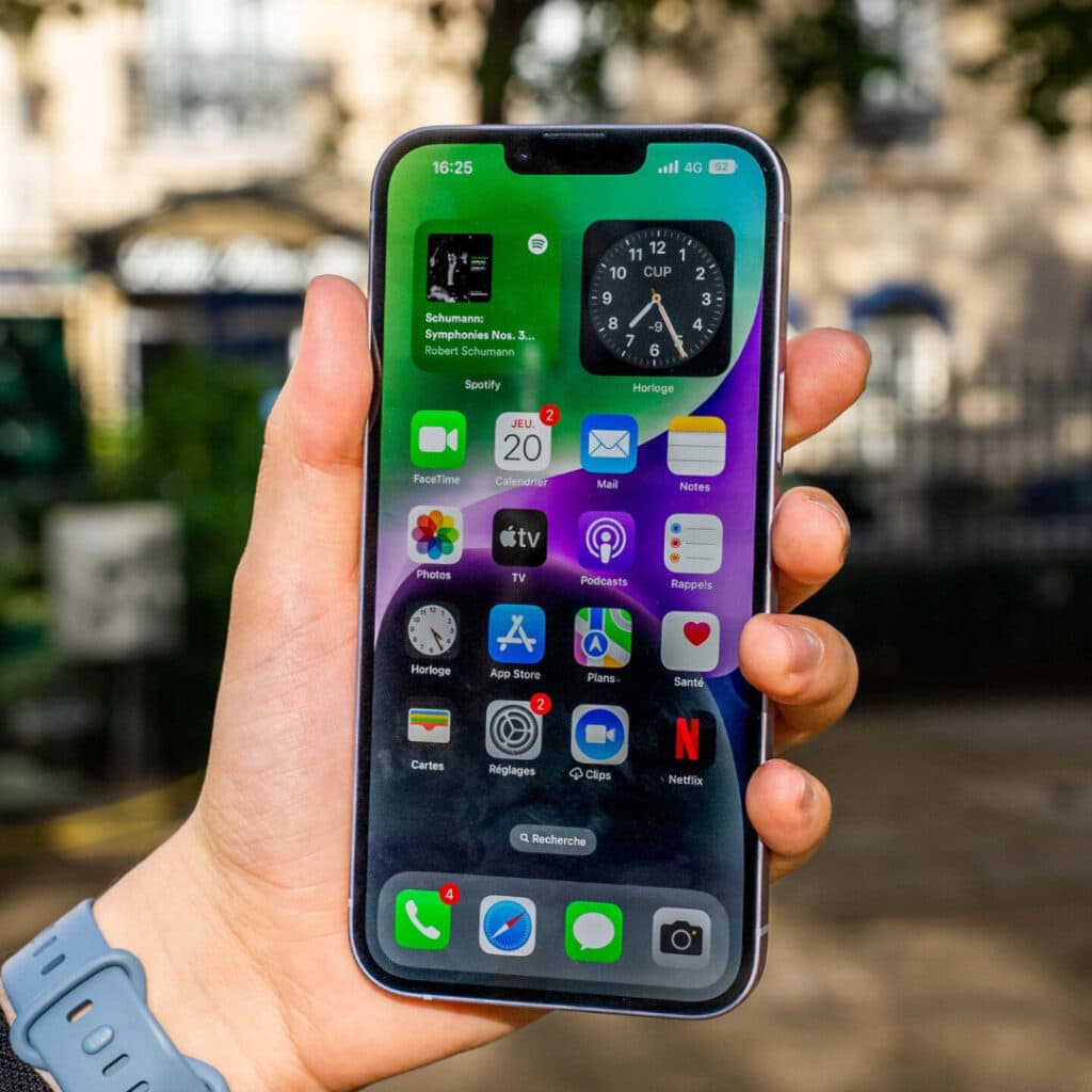 Apple : l'iPhone pourra bientôt synthétiser votre propre voix pour parler au téléphone à votre place