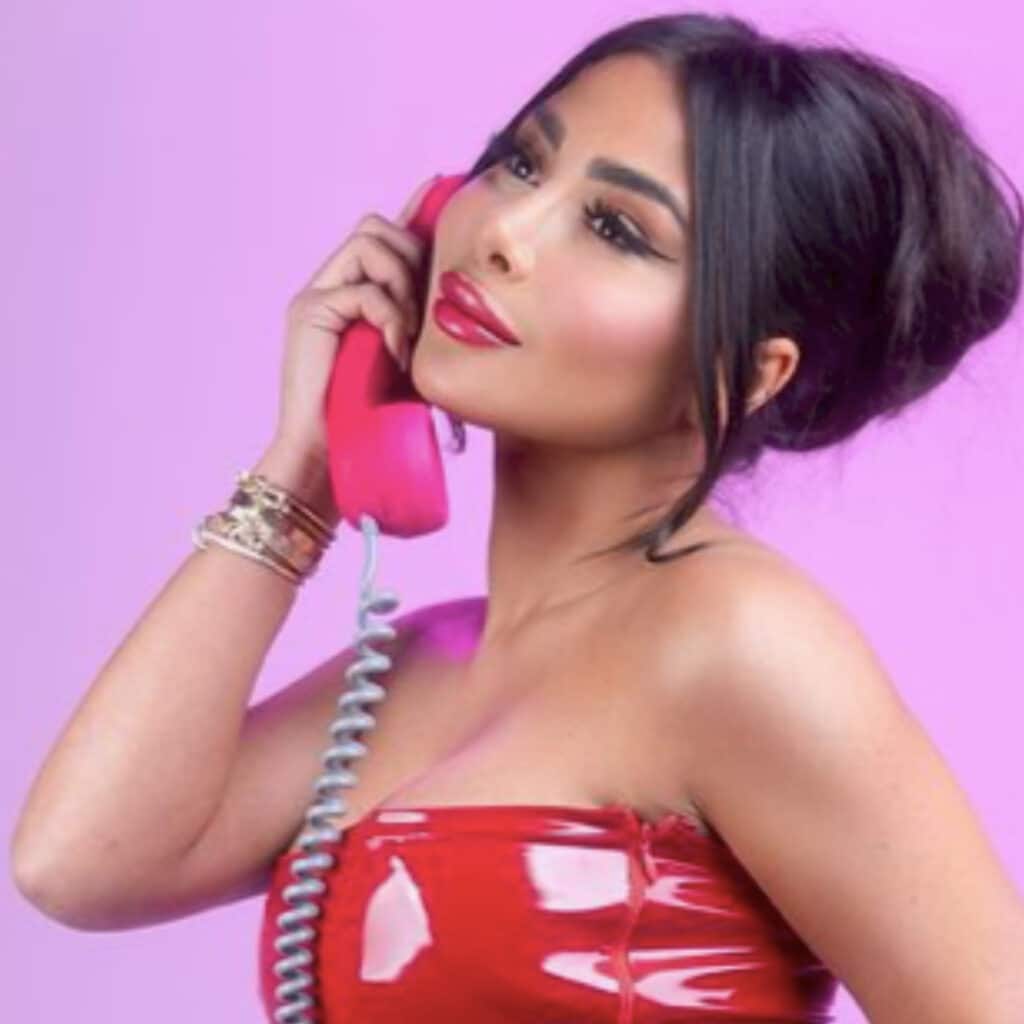 Maeva Ghennam : elle montre son visage sans filtre, ses fans ne la reconnaissent pas