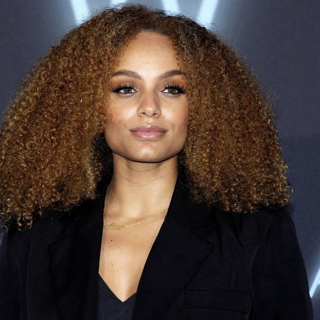 Alicia Aylies : l'ex Miss France devenue maman, le prénom très original de sa fille se précise