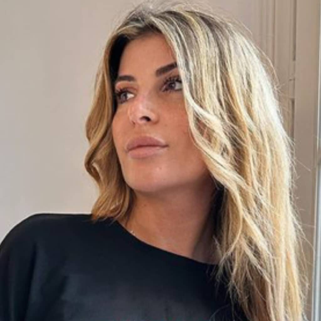 Mélanight : énervée, elle remet en place un internaute raciste
