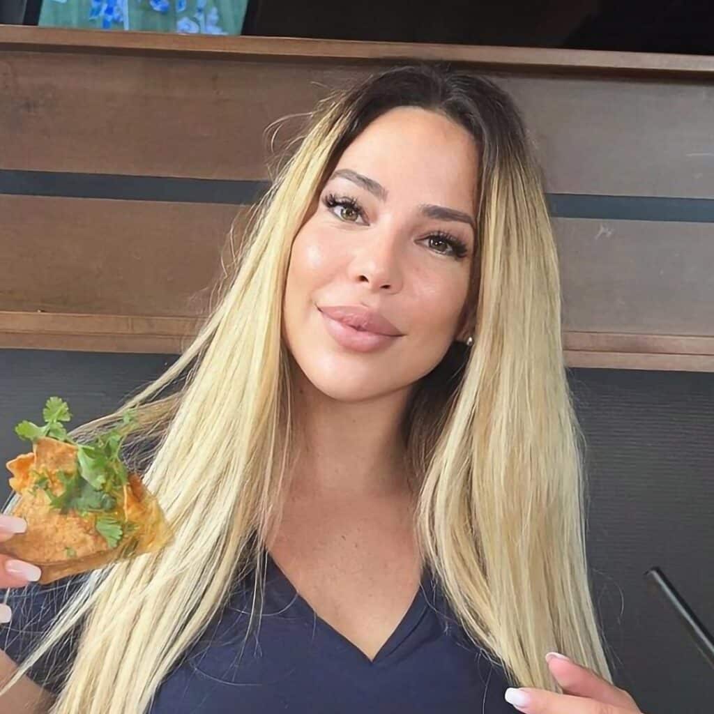 Kim Glow : elle annonce être enceinte de son premier enfant