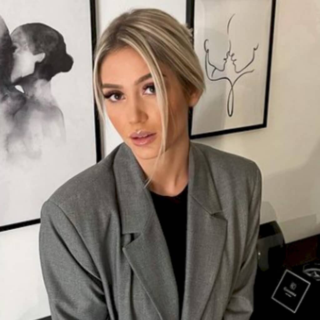 Eloise Appelle malade : elle montre des photos inquiétantes de son corps