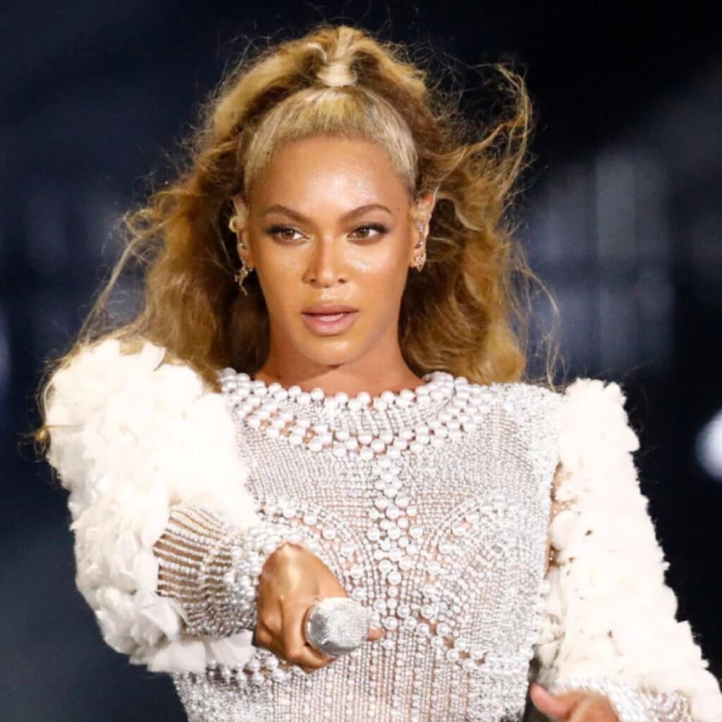 Beyoncé : en plein concert, la chanteuse frôle la catastrophe, regardez !