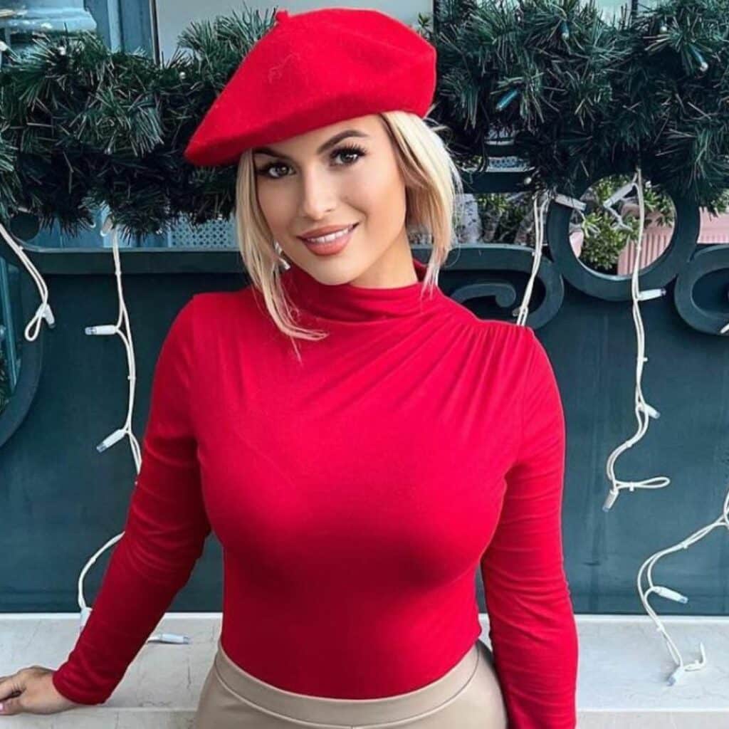 Carla Moreau : enceinte de son deuxième enfant ? Elle montre une photo qui trouble les internautes
