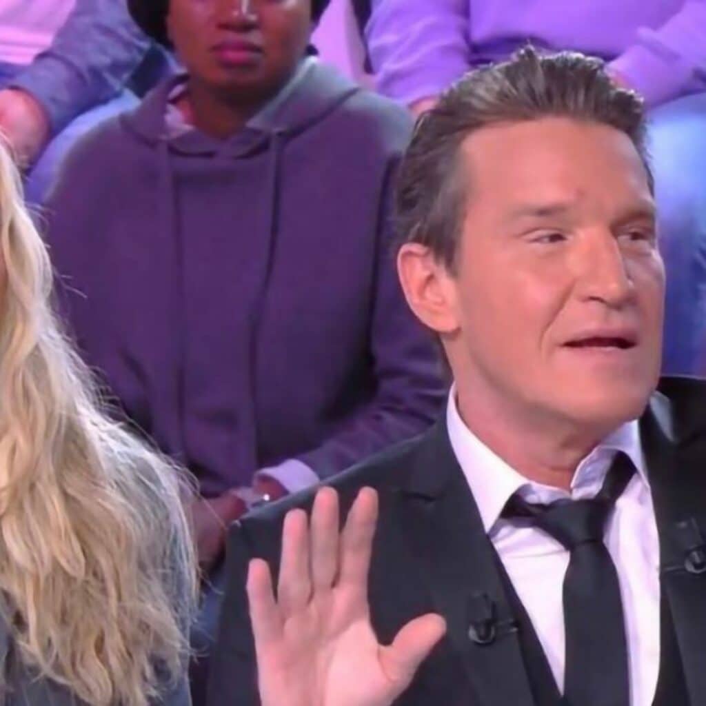 TPMP : Cyril Hanouna visé par une amende de 200.000 euros à cause d'une tenue de Kelly Vedovelli