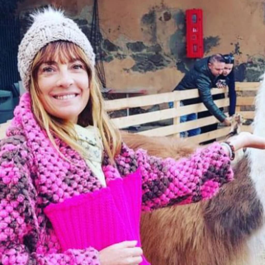 Eve Angeli enceinte : à 42 ans, elle va devenir maman pour la première fois