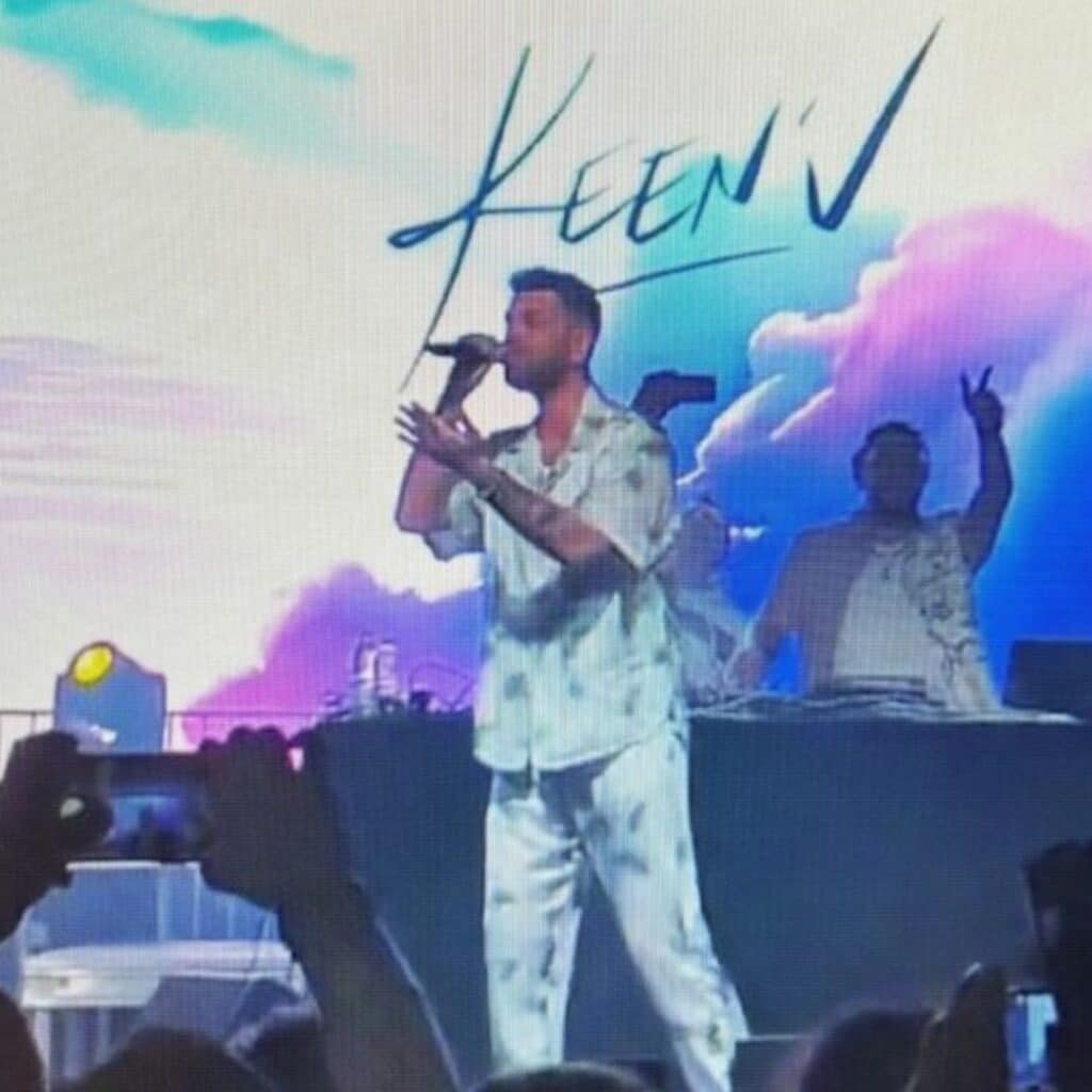 'Zéro pointé' : le concert de Keen'V tourne au fiasco, ses fans en colère filment la scène