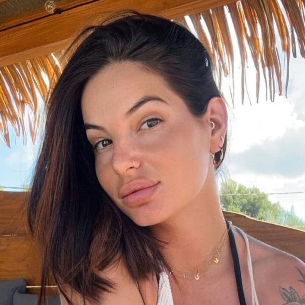 Cloé Cooper : enceinte de son premier enfant, elle montre son 'summer body'