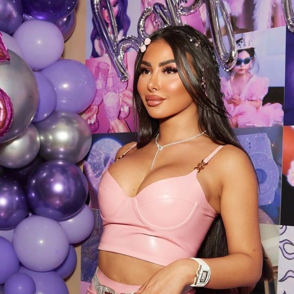 Maeva Ghennam au naturel : elle se montre sans maquillage et elle est méconnaissable