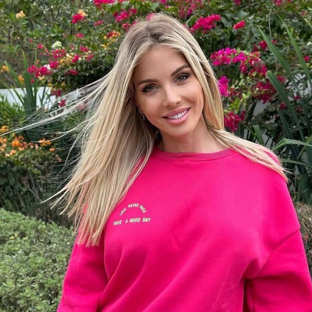 Jessica Thivenin : elle pose en maillot de bain, les internautes la taclent sur son physique
