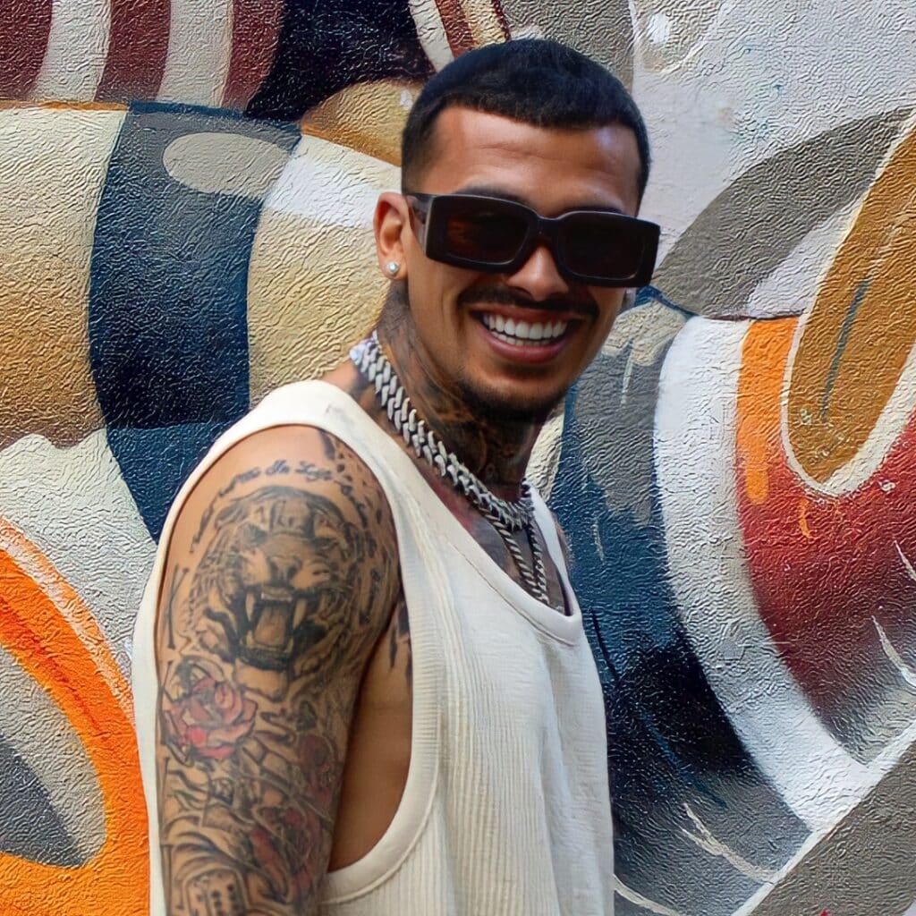 Greg Yega en couple : il officialise avec sa nouvelle petite amie