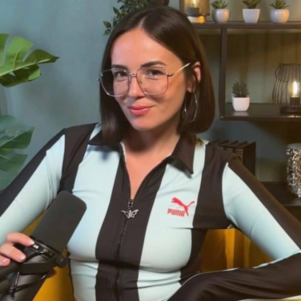 Agathe Auproux : elle affiche un abonné qui lui a envoyé ses parties intimes en photo