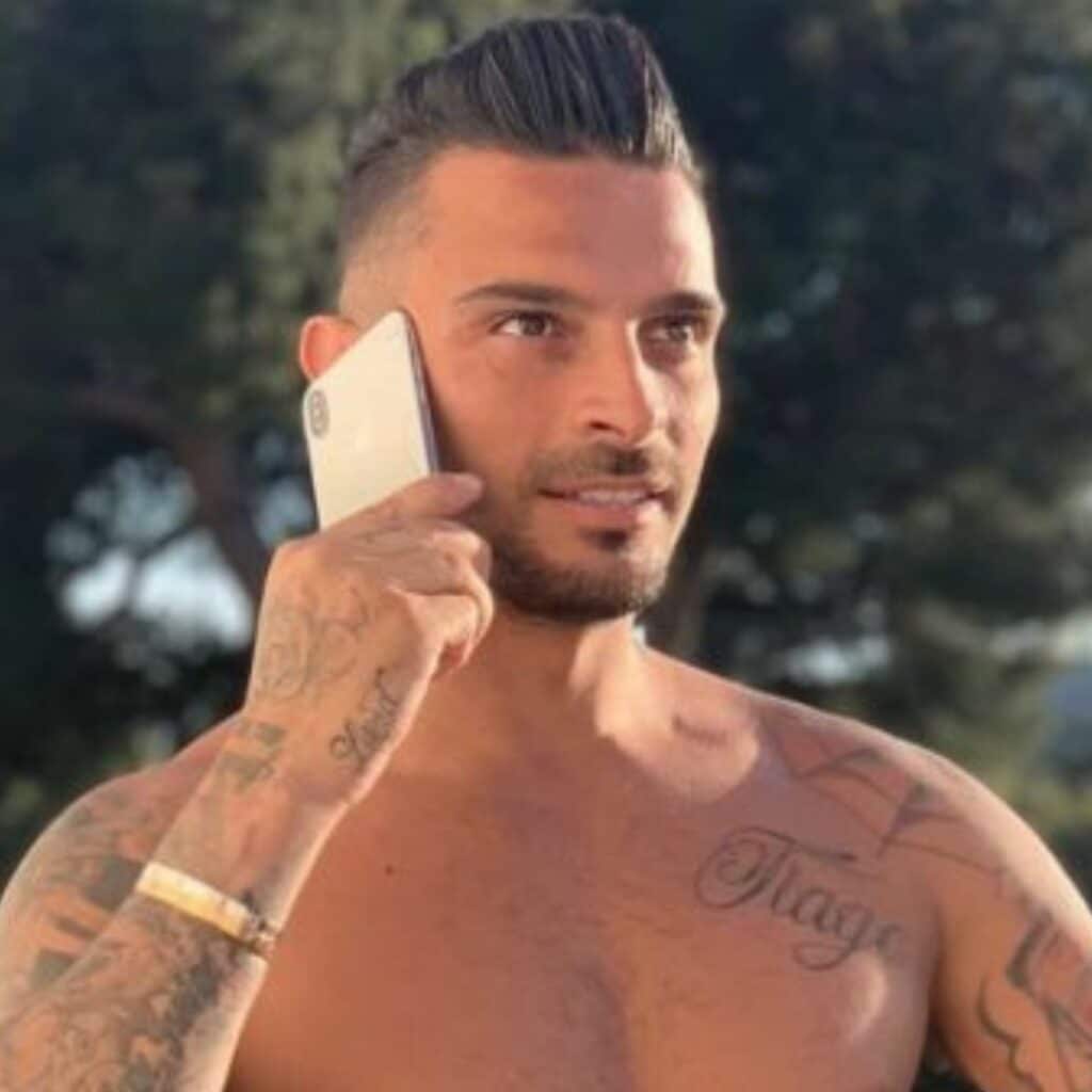 Julien Tanti : il se ridiculise dans sa cuisine, ses fans n'en reviennent pas