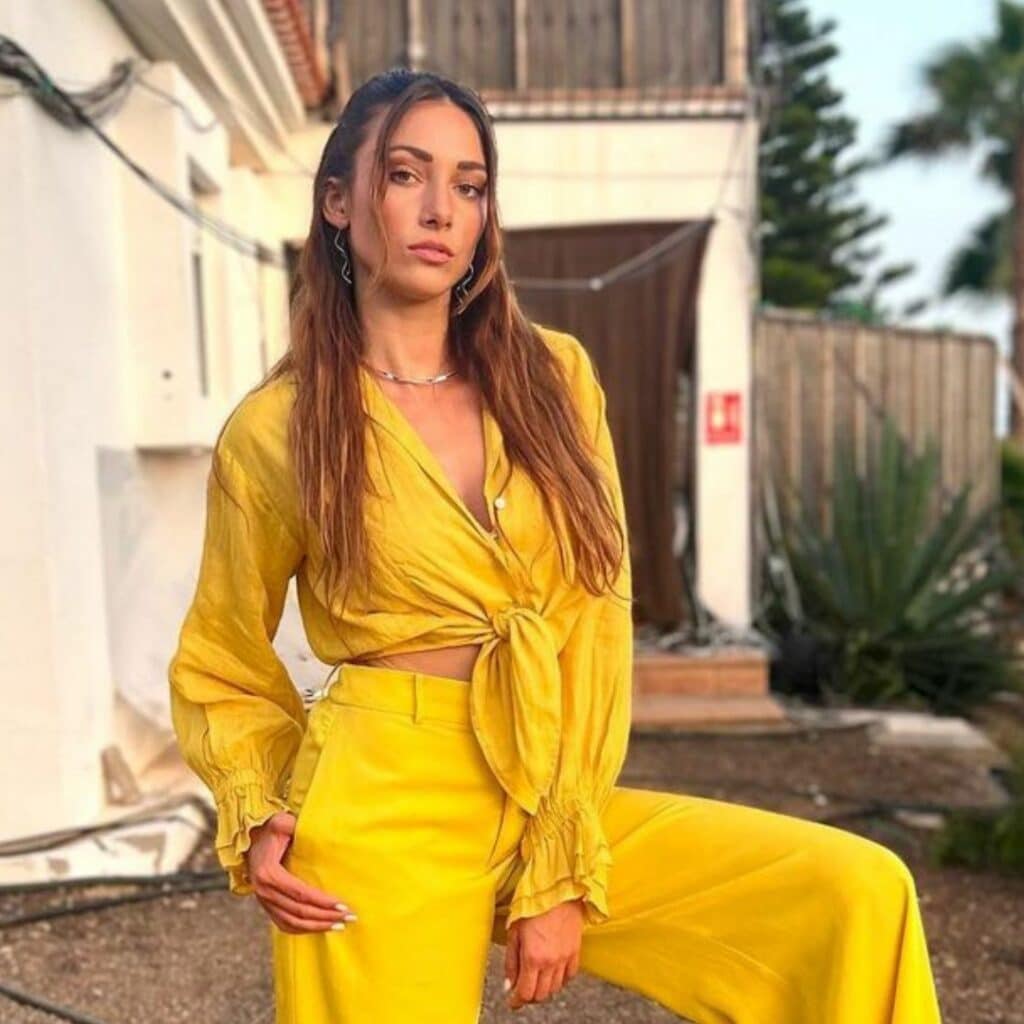 'T'es une fausse écolo' : Delphine Wespiser très critiquée pour une photo d'elle en vacances