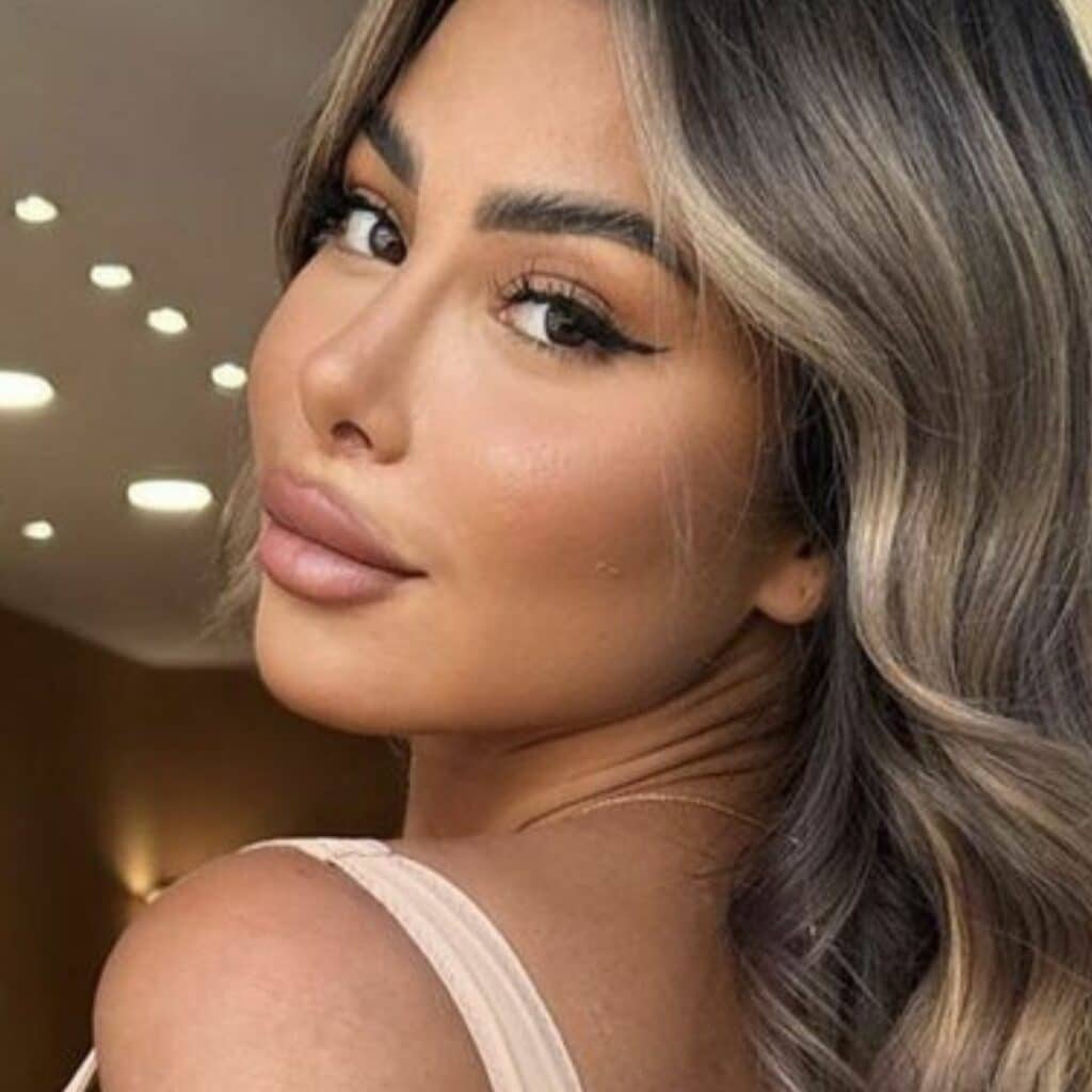 Maeva Ghennam atteinte d'hémorroïdes : elle décide d'agir