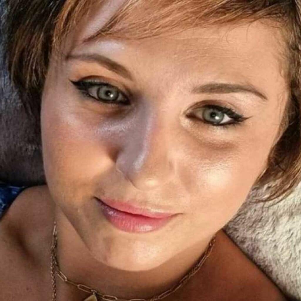 Amandine Pellissard : un internaute trop curieux s'en prend à elle, elle monte au créneau