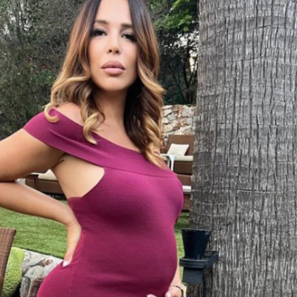 Kim Glow enceinte : elle s'effondre en larmes quelques mois avant l'arrivée de son bébé