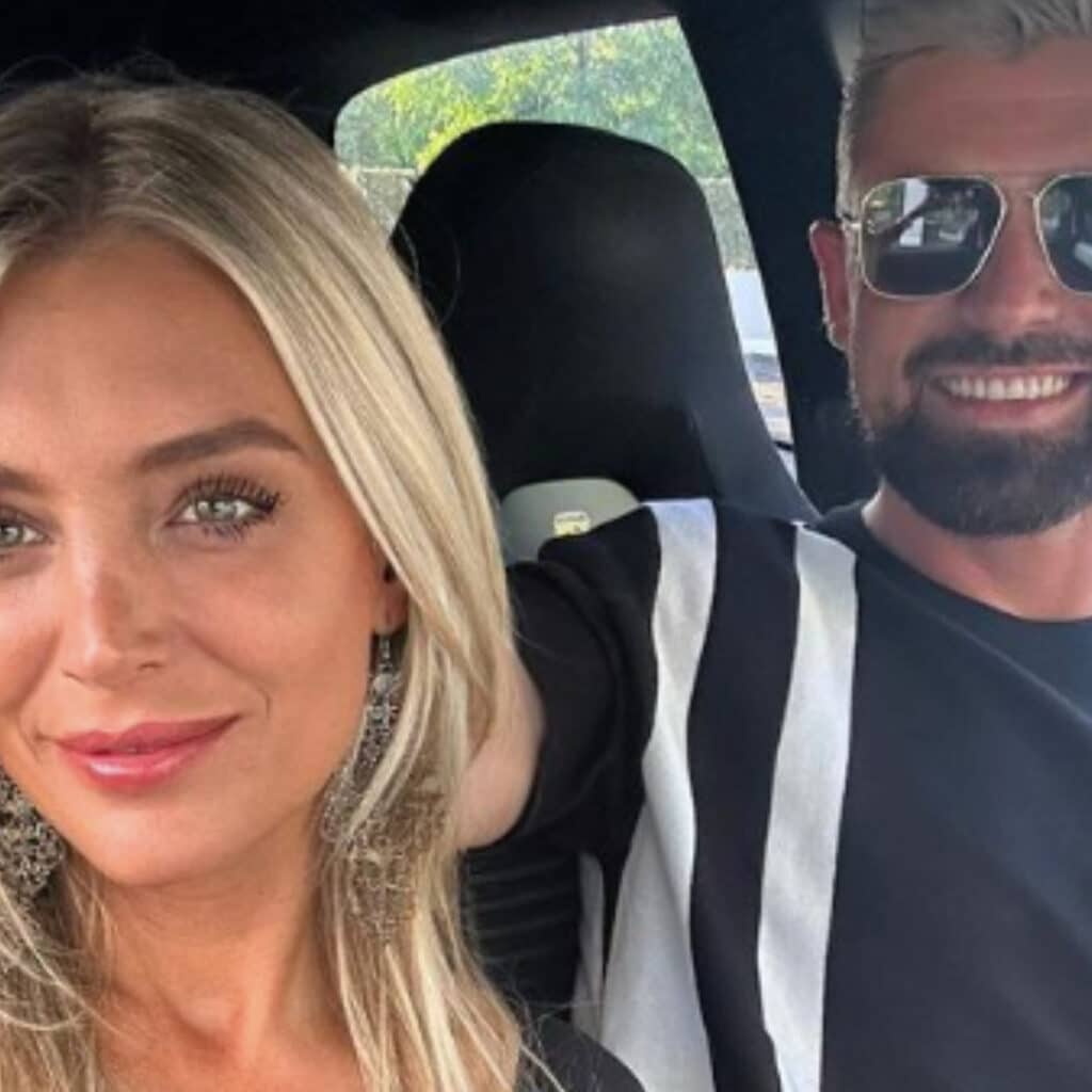 Jennifer (MAPR) : elle officialise son couple avec Bruno en photo, les internautes divisés