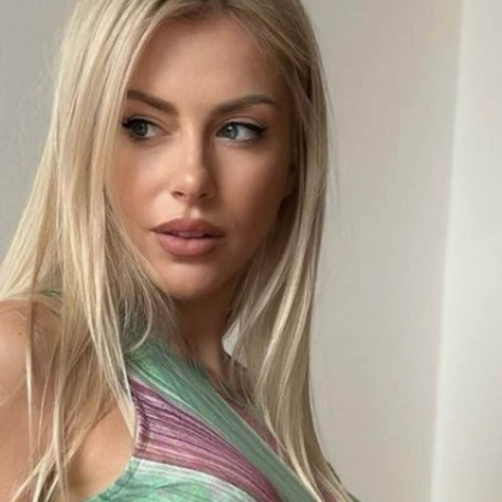 Stéphanie Clerbois : elle aurait retrouvé l’amour sur le tournage des Cinquante