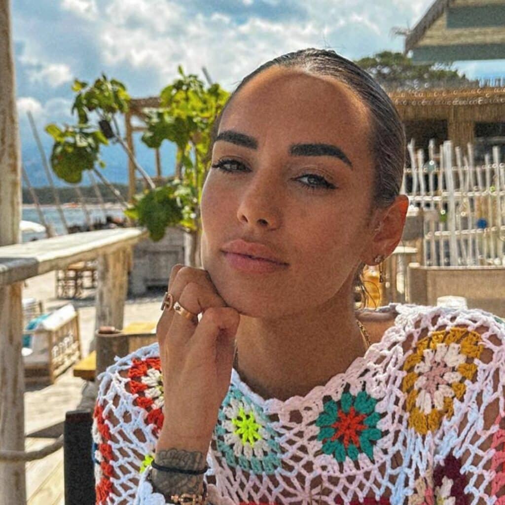 Hilona Gos : elle opte pour une nouvelle coupe de cheveux et décide de tout couper
