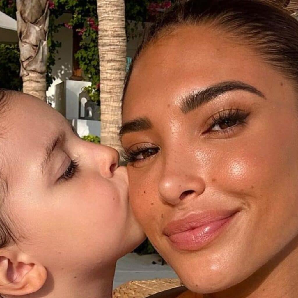 Mélanie Dedigama : accusée d'être une maman inconsciente, elle voit rouge
