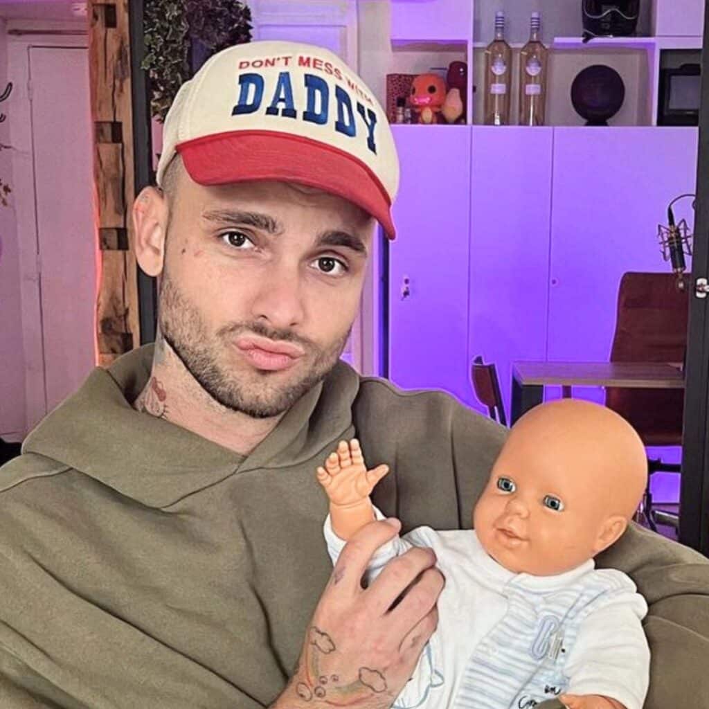 Bastos : de nouveau en couple après sa rupture avec Victoria Mehault ? Une vidéo interpelle les internautes