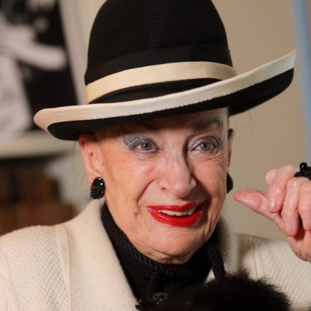 Geneviève de Fontenay : sa petite-fille s'exprime et montre un cliché d’elle sans chapeau
