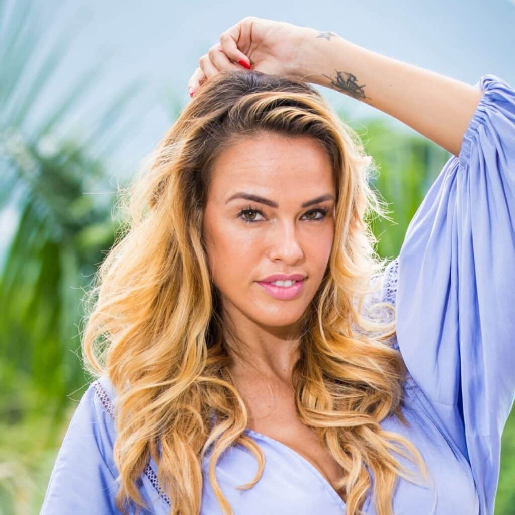 Vanessa Lawrens : l'ex star de télé-réalité se montre dans un état inquiétant, les internautes s'alarment