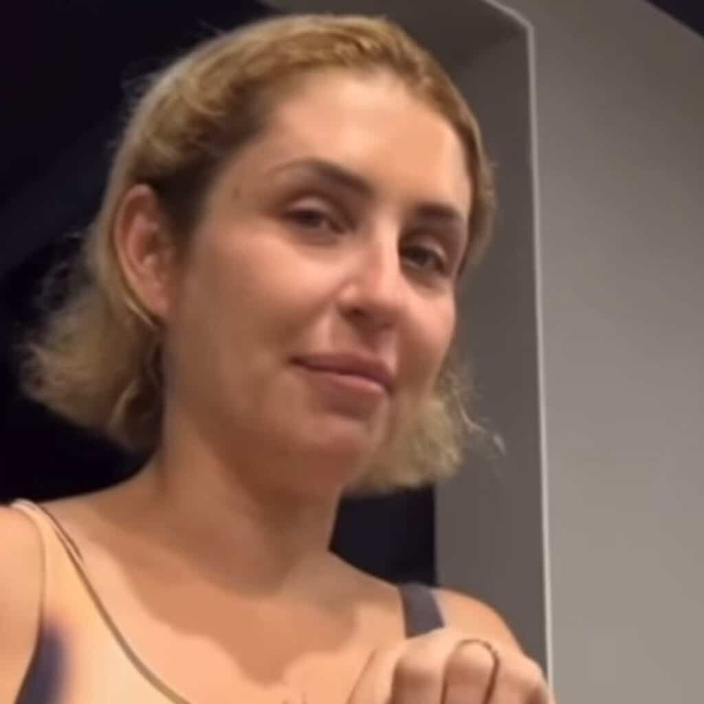 'Mon odeur intime à gratter' : Amandine Pellissard offre un cadeau très particulier à Jeremstar