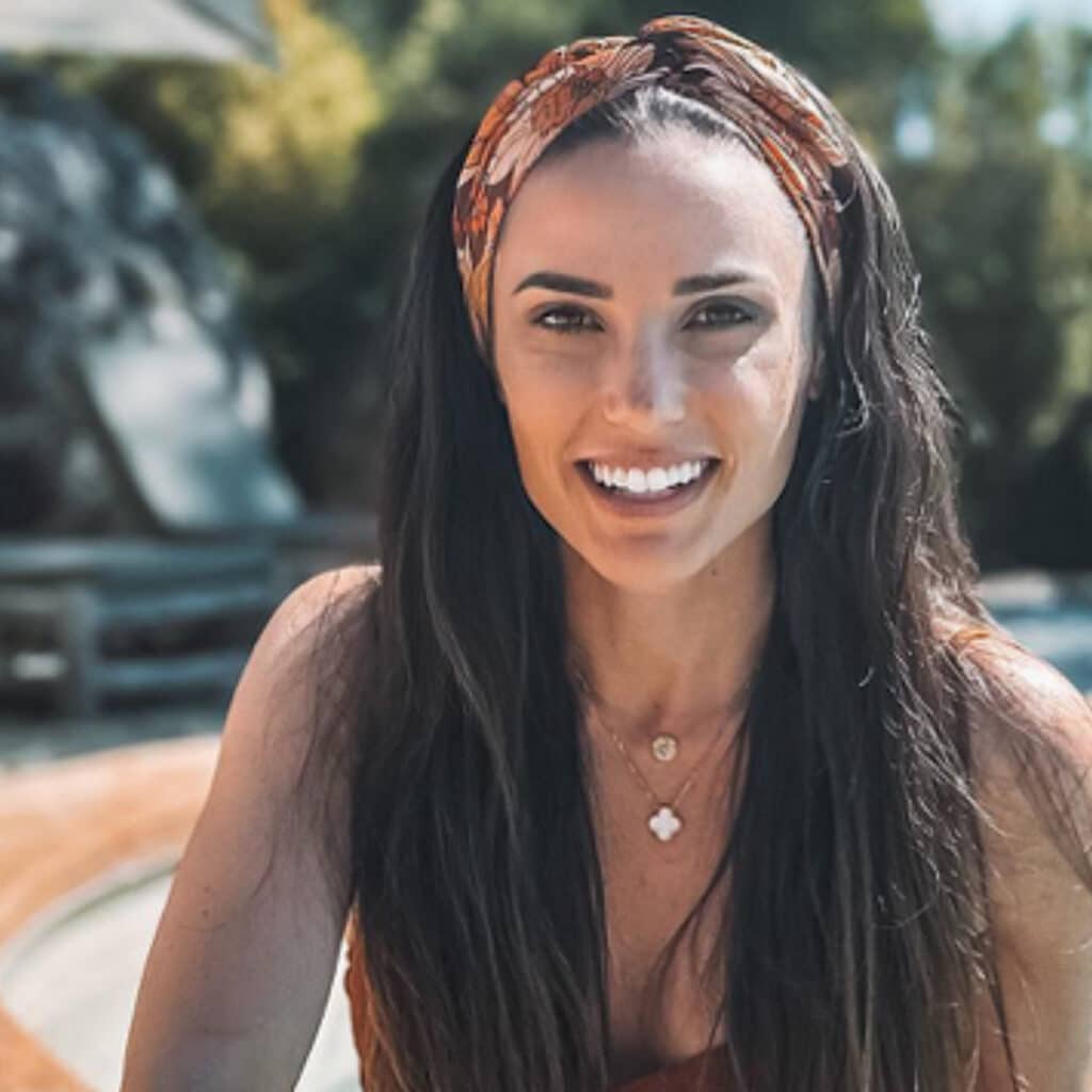 'Arrête de te plaindre...' : Capucine Anav maman, elle pose en bikini et montre son plus gros complexe