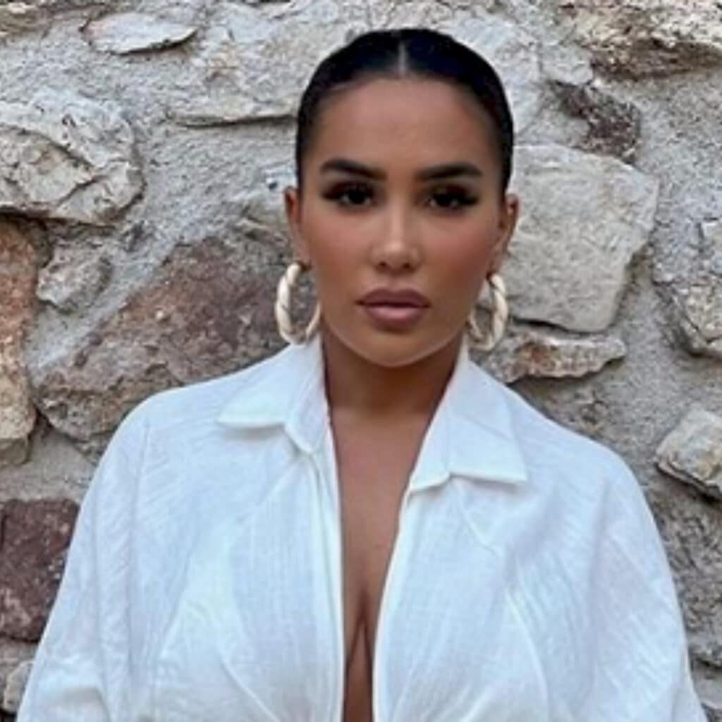 Milla Jasmine : adepte à la chirurgie esthétique, elle montre une photo d'elle au naturel en classe de 4ème